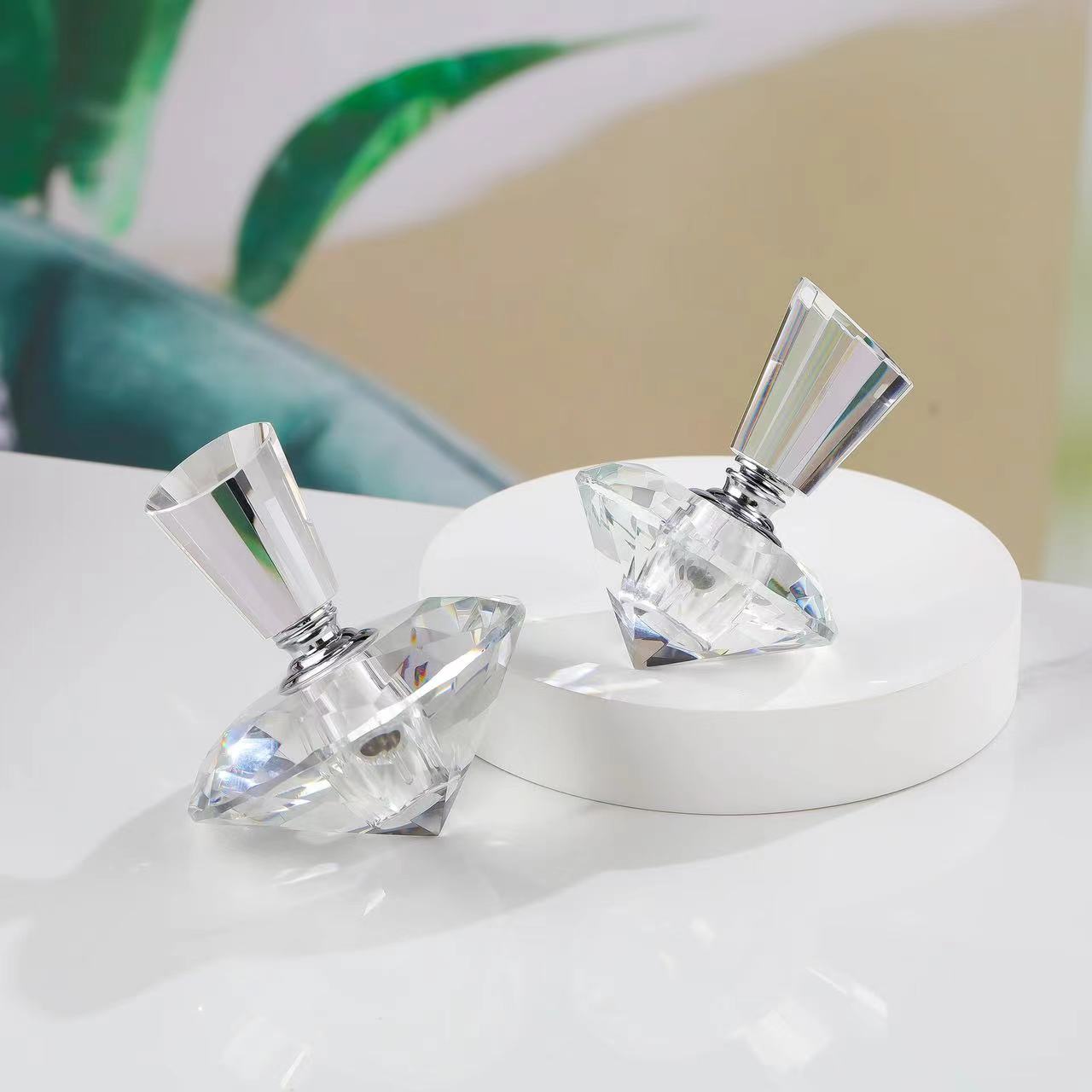 500 Pieces Zamac Crystal cap attar oud oil 3ml diamonds shape Crystal bottle with glass stick