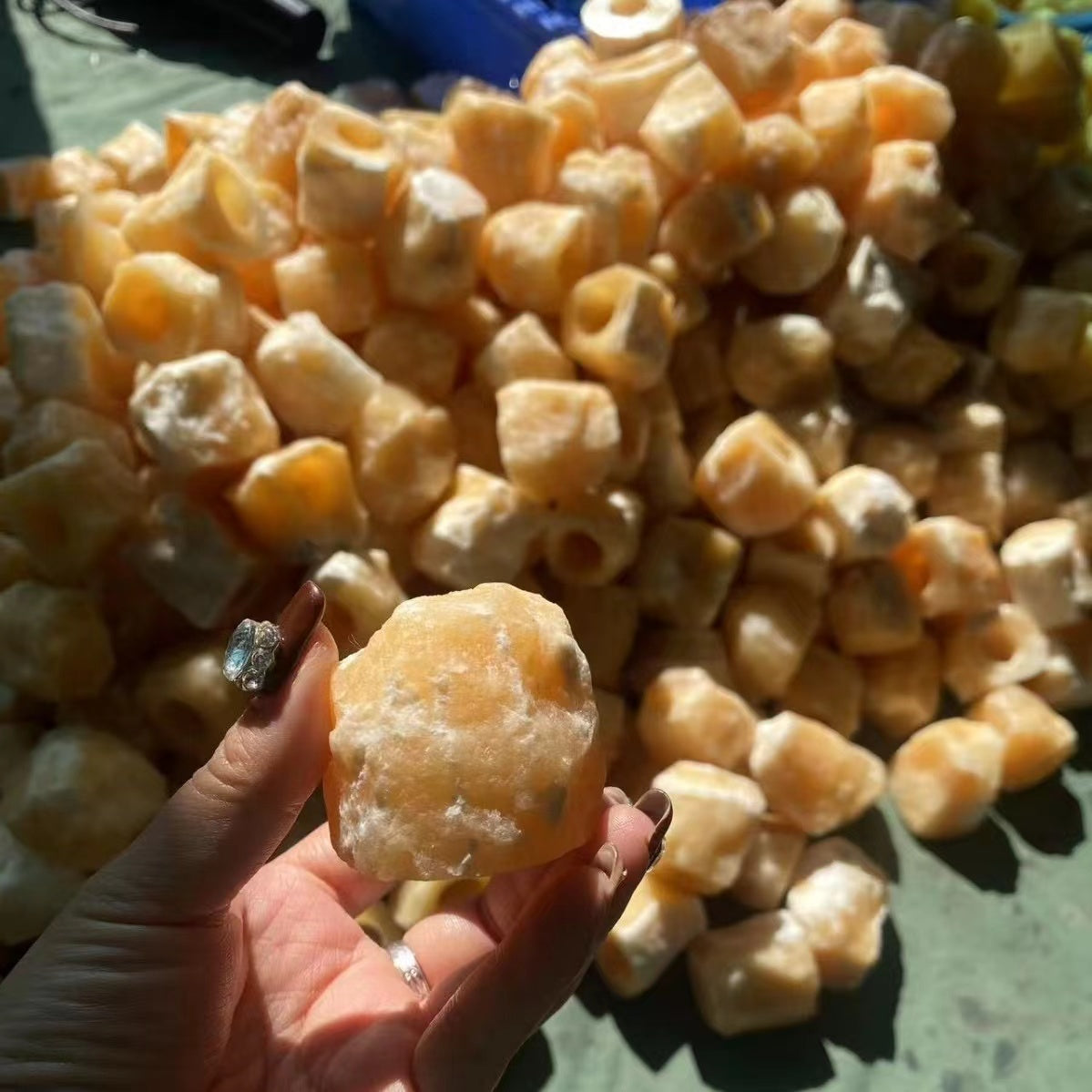 100 pieces Natural raw stone crystal 15mm bottle open cap jade perfume bottle cap personalized marble Fragrance bottle cap